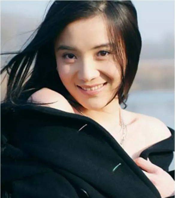 考古|宋佳被曝隐婚?男方曾导《白夜追凶》两人恋爱7年，情路坎坷的她终修得正果