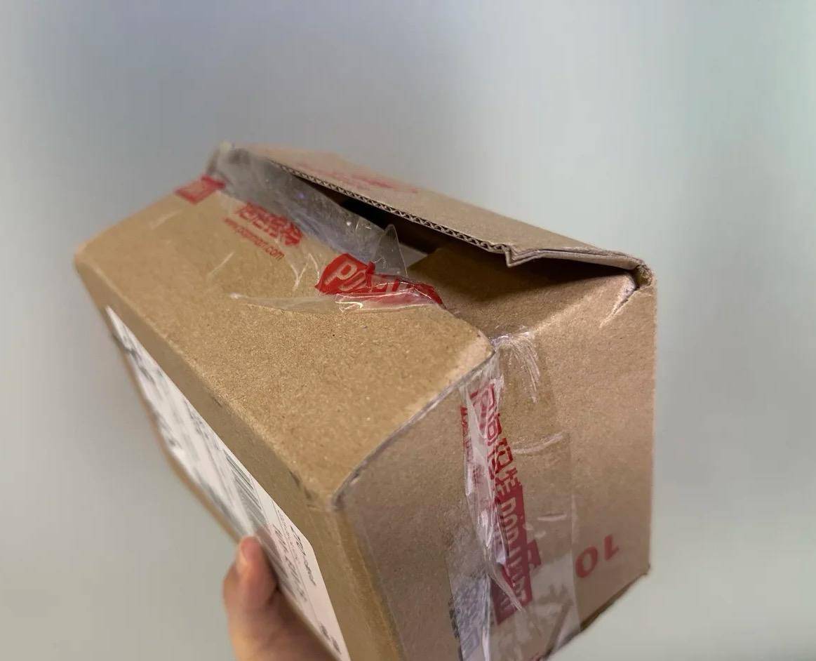 女子网购拉布布盲盒，拆开发现包装全无仅剩6个“裸娃” 中通快递回应