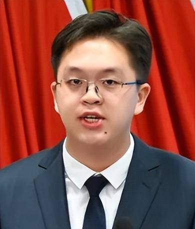 徐晓当选全国青联主席，李文铎当选全国学联主席