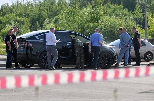 刚任职一年多就被免职，俄交通部长举枪自杀，因辜负普京的信任？