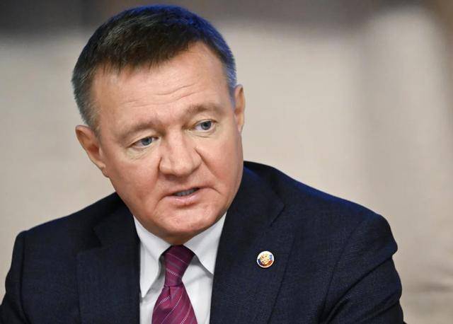 刚任职一年多就被免职，俄交通部长举枪自杀，因辜负普京的信任？