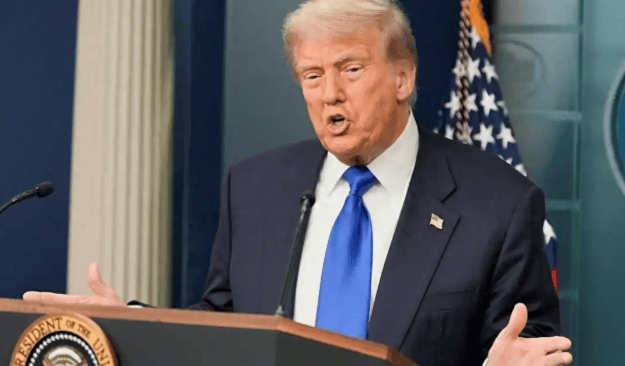 中国加速抛美债,美政府突然下狠手,不许中国人买地,还要没收资产?