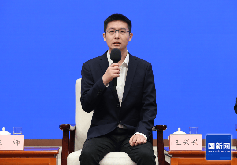 宇树科技创始人王兴兴：目前机器人和AI都面临很大挑战，需全球共同努力推动