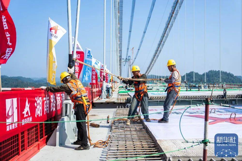 湖南在建最大悬索桥！张官高速洞庭溪沅水特大桥顺利合龙