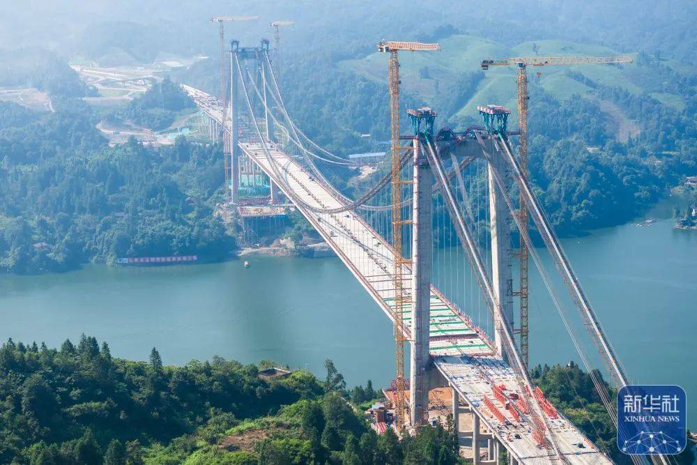 湖南在建最大悬索桥！张官高速洞庭溪沅水特大桥顺利合龙