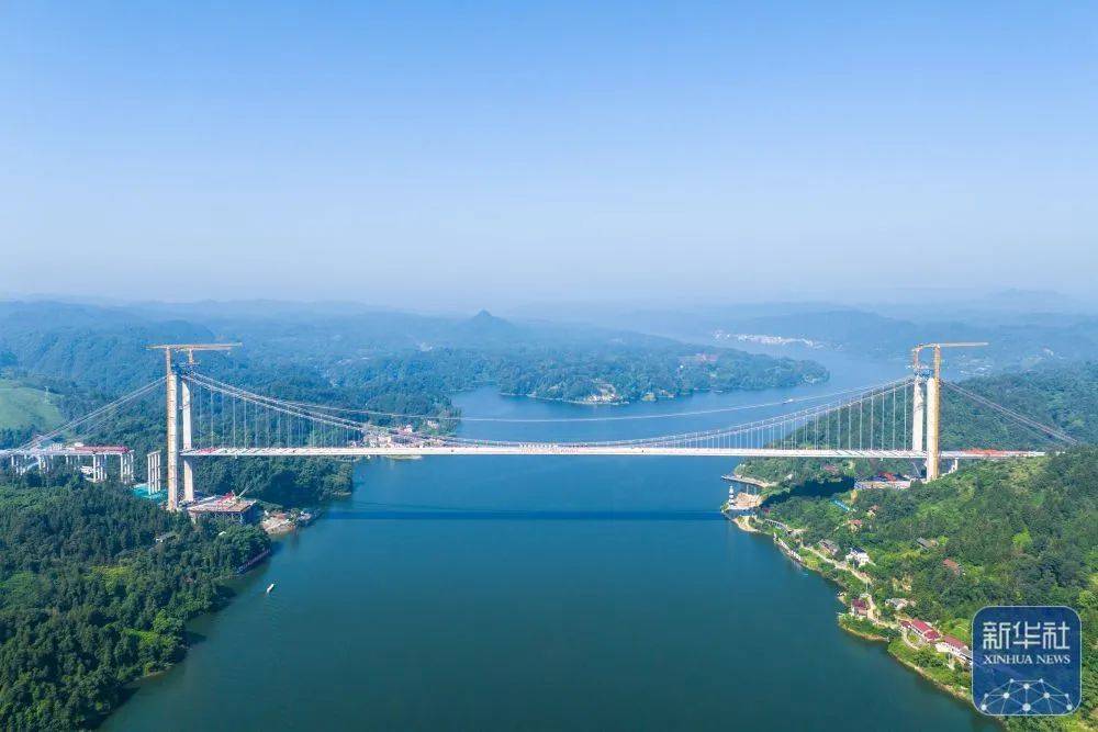 湖南在建最大悬索桥！张官高速洞庭溪沅水特大桥顺利合龙
