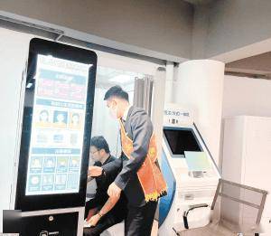 经开区出入境业务办理全面升级 “机器跑+政务帮” 业务办理“不卡壳”