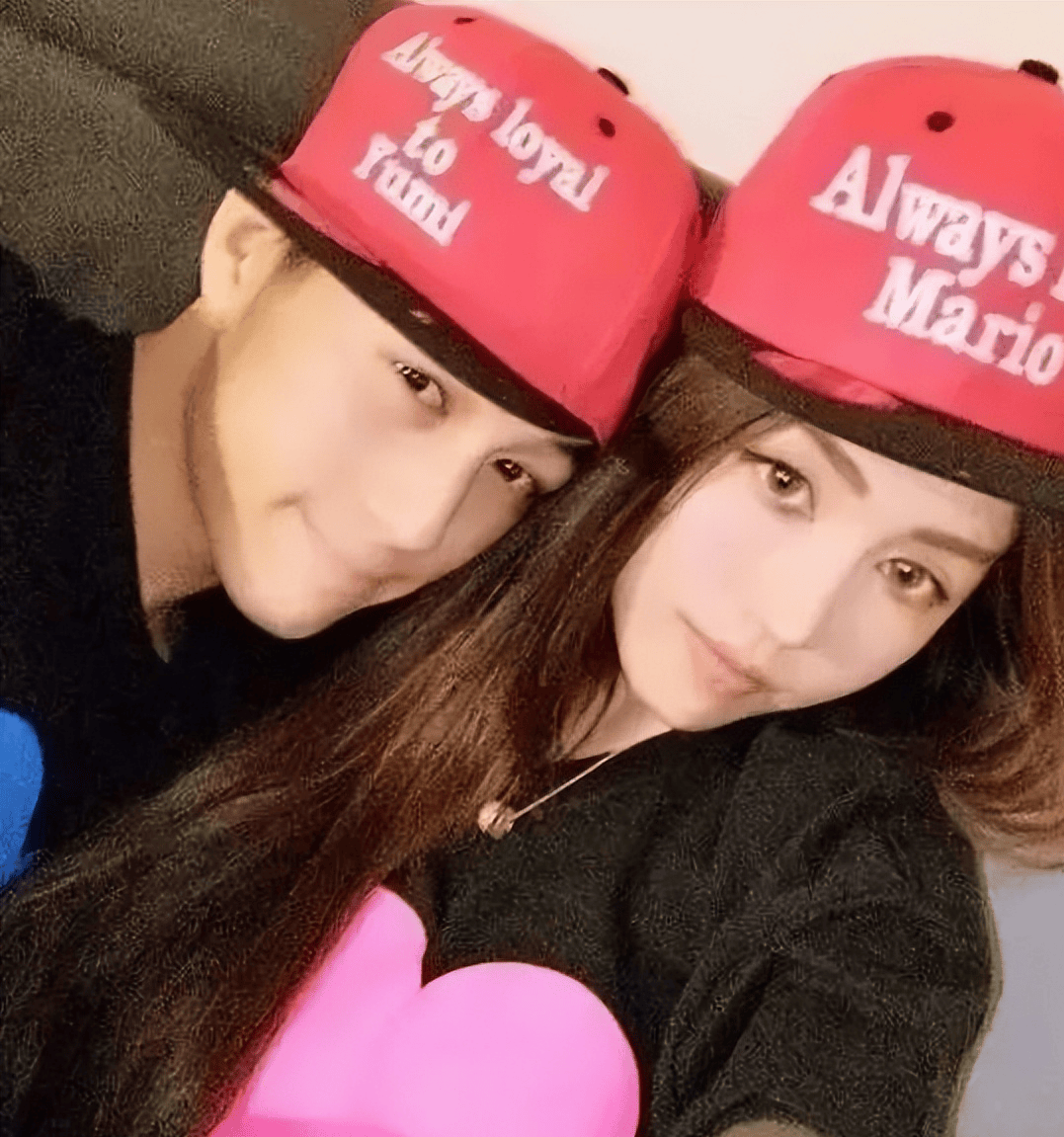 考古|何猷君五年3次辟谣私生子传闻，亲妹妹也卷入风波，本尊：这瓜连我也不懂