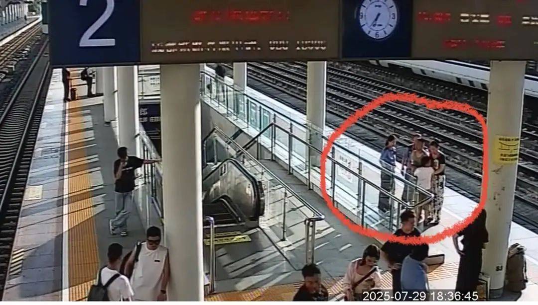 紧急！四川9岁男孩被娃娃鱼咬断手指，多方接力护送其5小时内进行手术