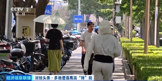 北京再迎“桑拿天”！游客热情不减，高温下打卡依旧