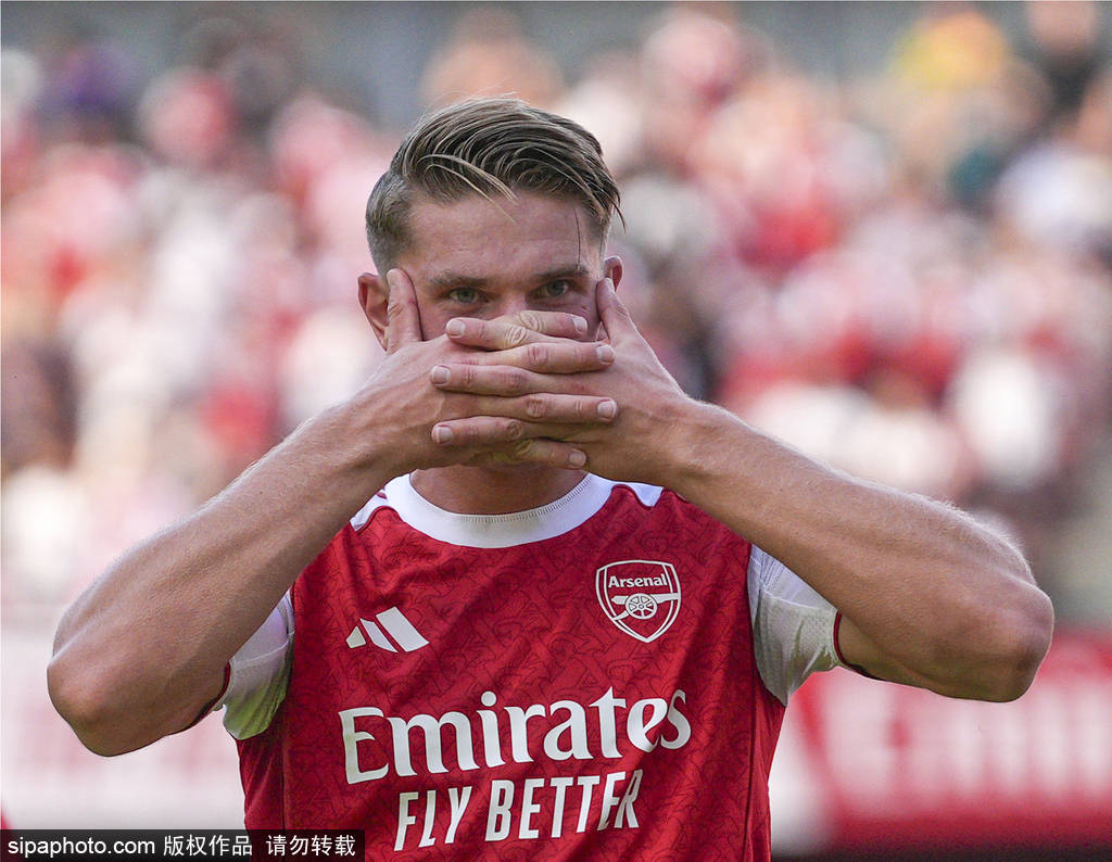 观战台：利物浦打响英超揭幕战 曼联枪手锋线天团火拼