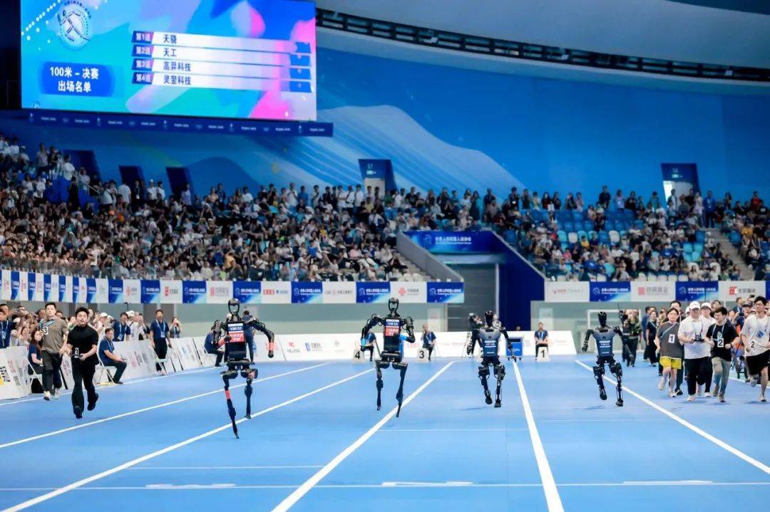 人形机器人，史上首个百米“飞人”诞生！
