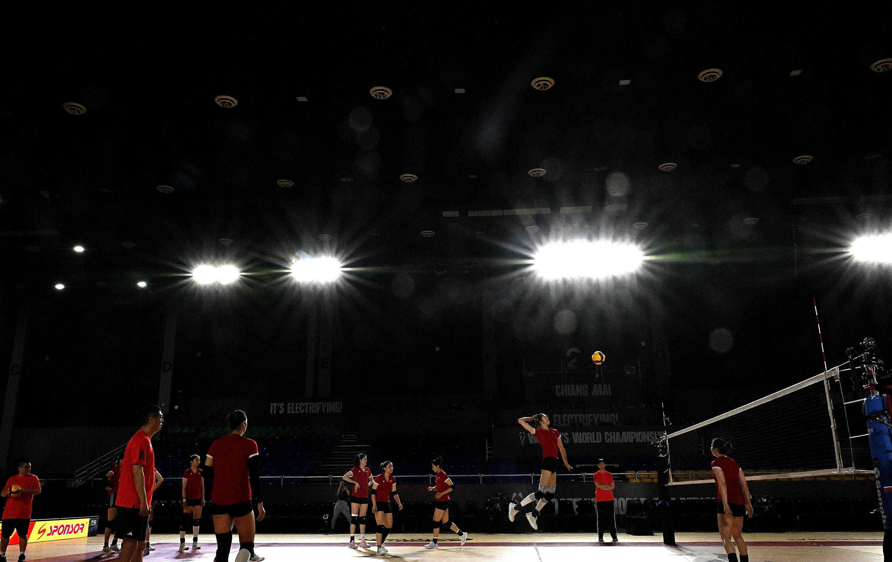 (体育)排球——女排世锦赛:中国队进行赛前训练