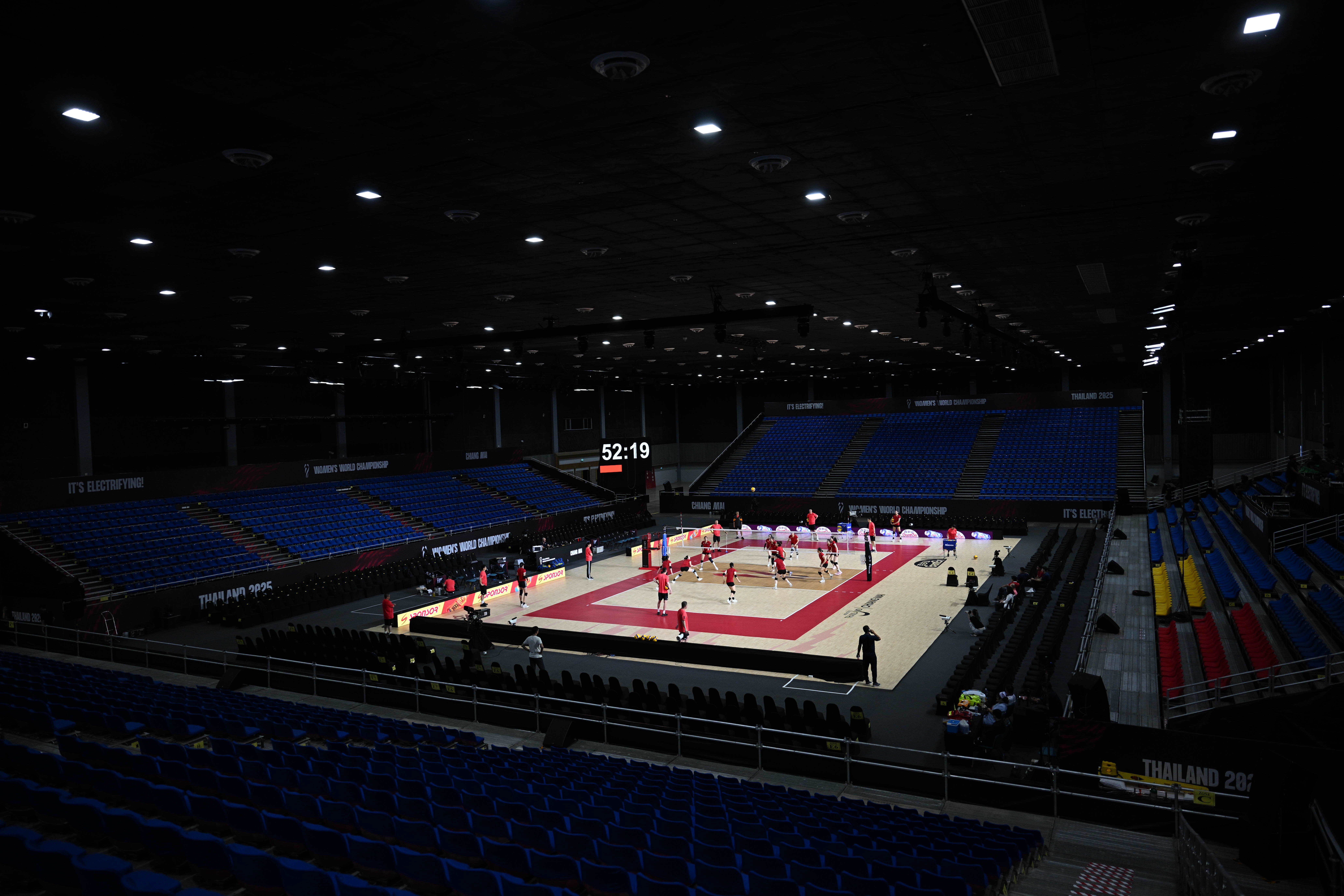 (体育)排球——女排世锦赛:中国队进行赛前训练