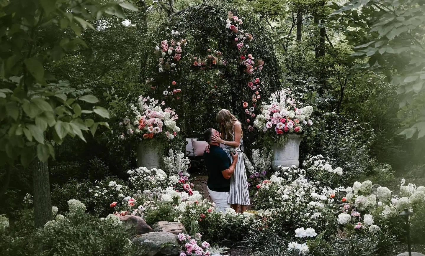 泰勒·斯威夫特官宣与男友订婚:你的英语老师和体育老师订婚