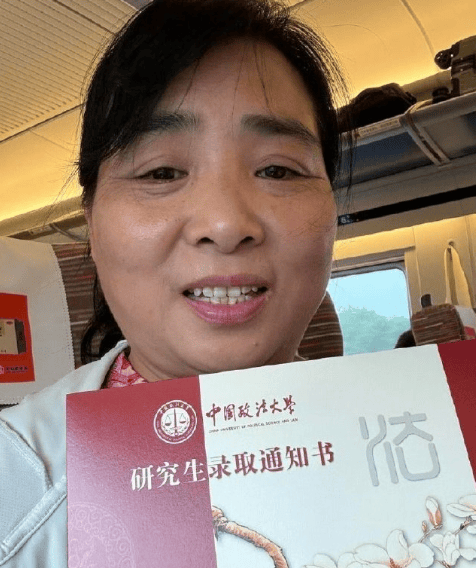 一位54岁的阿姨，用30年考上了北京的研究生