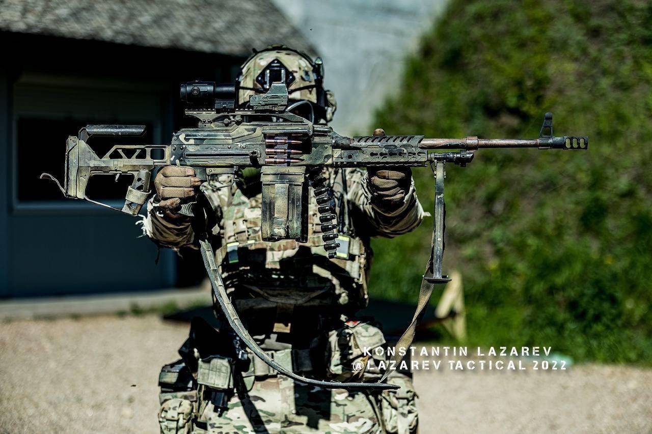 俄军敢死队爬了4天管道，一下子杀入库皮扬斯克市，打懵守城乌军