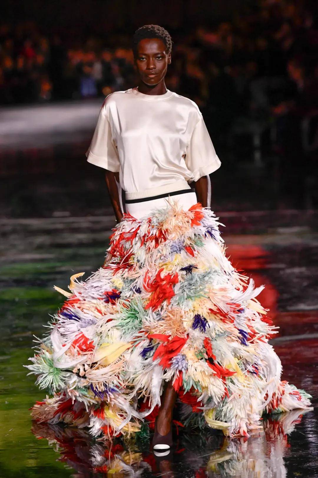 周迅、窦靖童、刘雯、井柏然同框围观香奈儿的新秘密