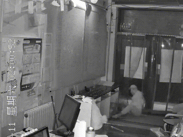 男子偷300张“刮刮乐”后连夜出逃，还玩“车票障眼法”，民警3分钟极限抓捕！