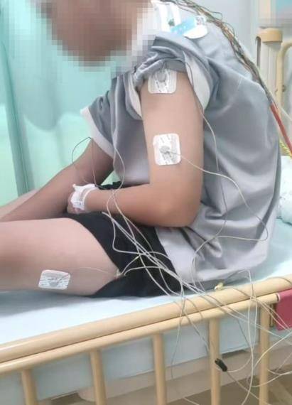 昭通一小学多名学生突然患病，近两月仍未查出原因，家长：医院曾发病危通知书