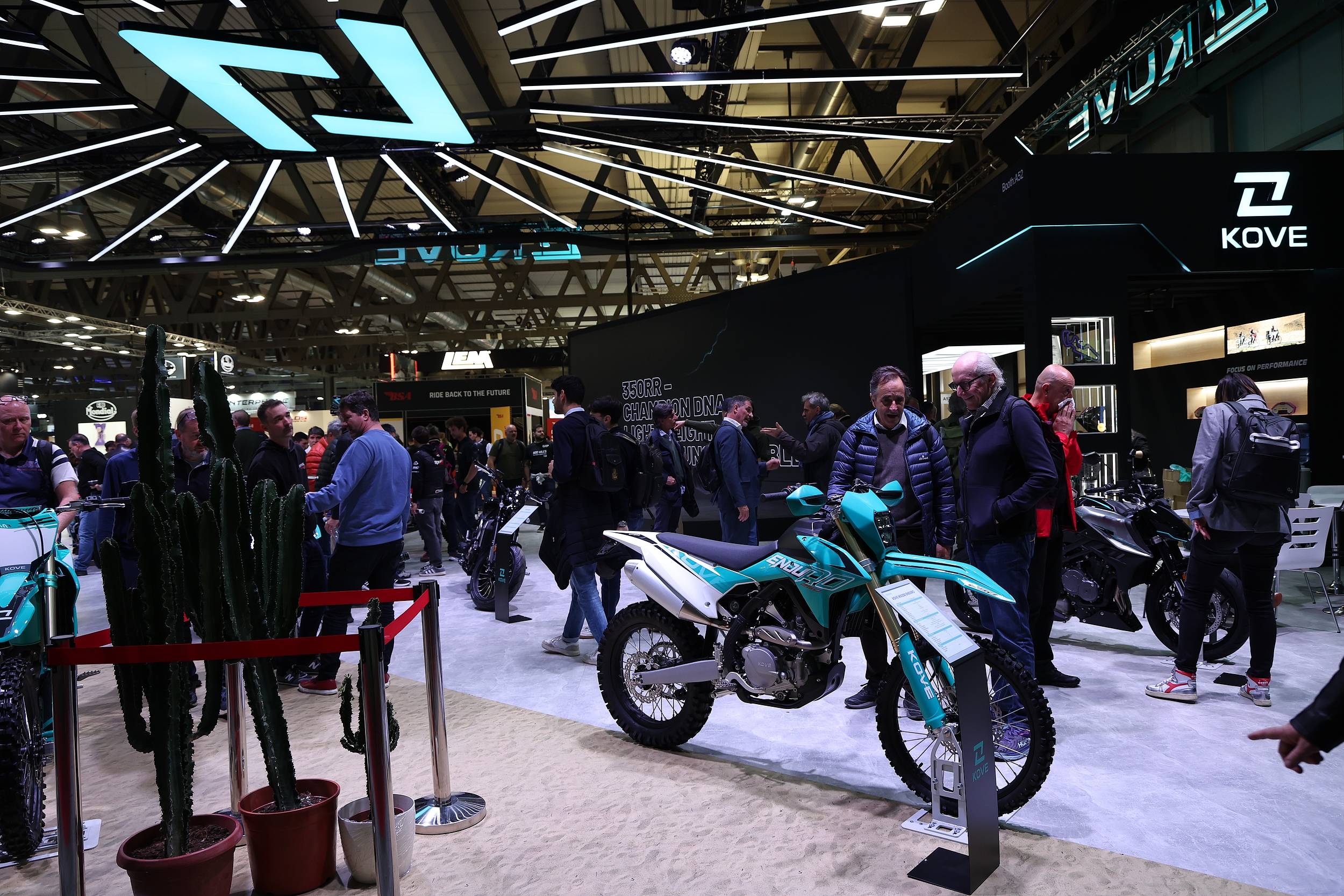 直播间标题被指内涵张雪机车,凯越机车道歉