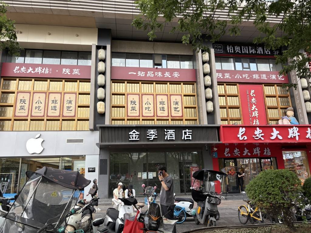查封保全的“全季酒店”被违法改成“金季酒店”，背后是一场难了的租赁合同纠纷